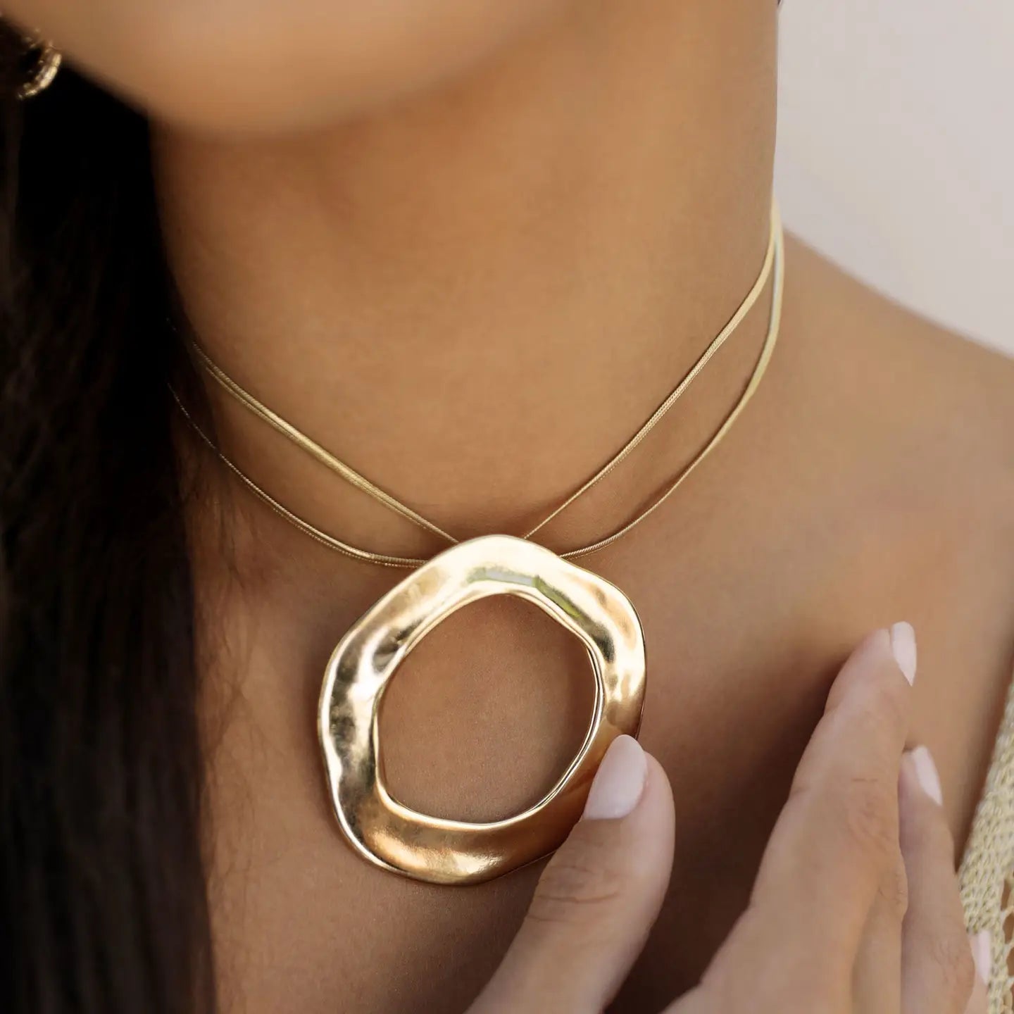 Ettika Open Circle Statement Necklace – 18K Gold Plated Modern Pendant