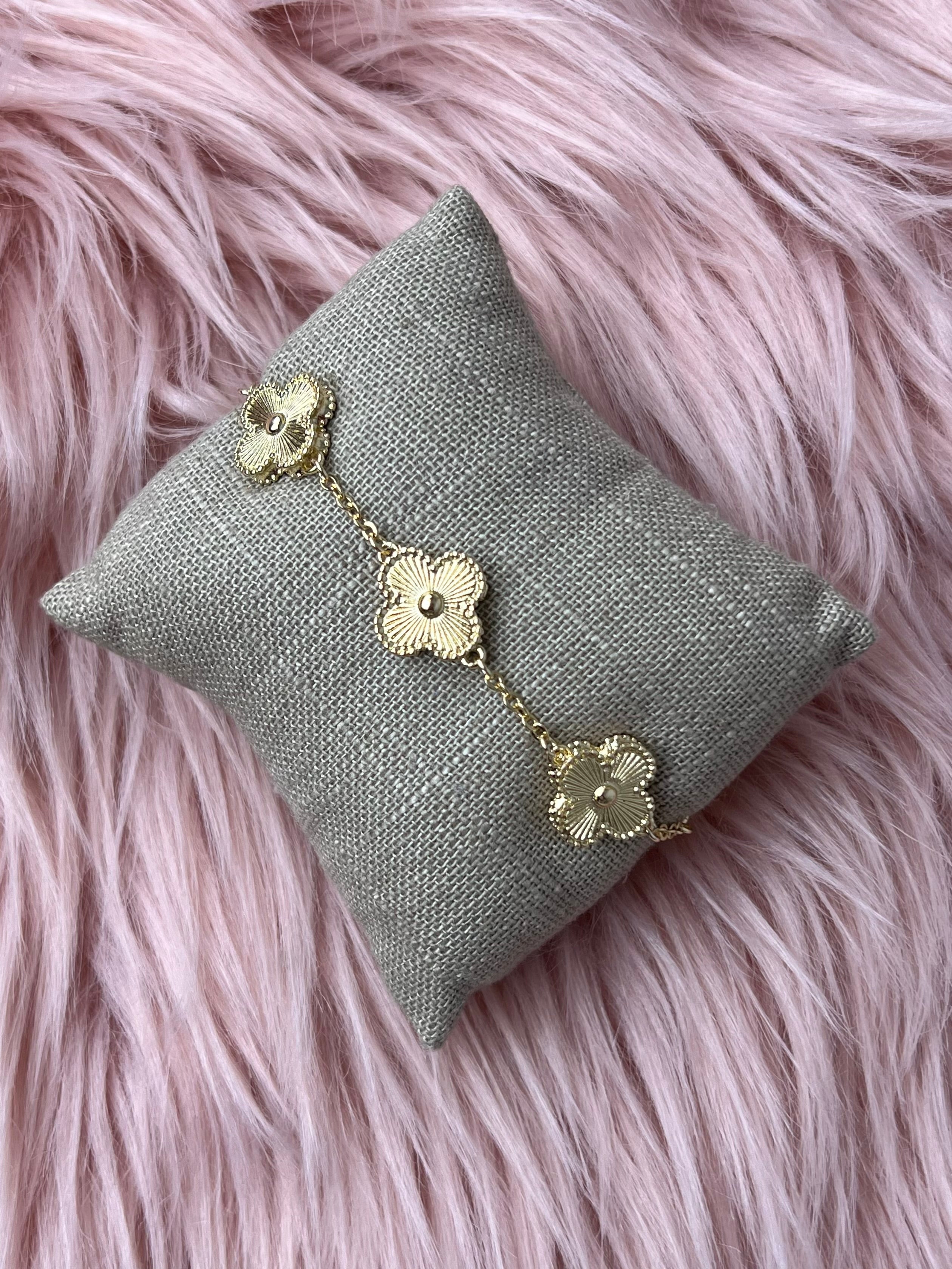 Gold Clover Link Bracelet