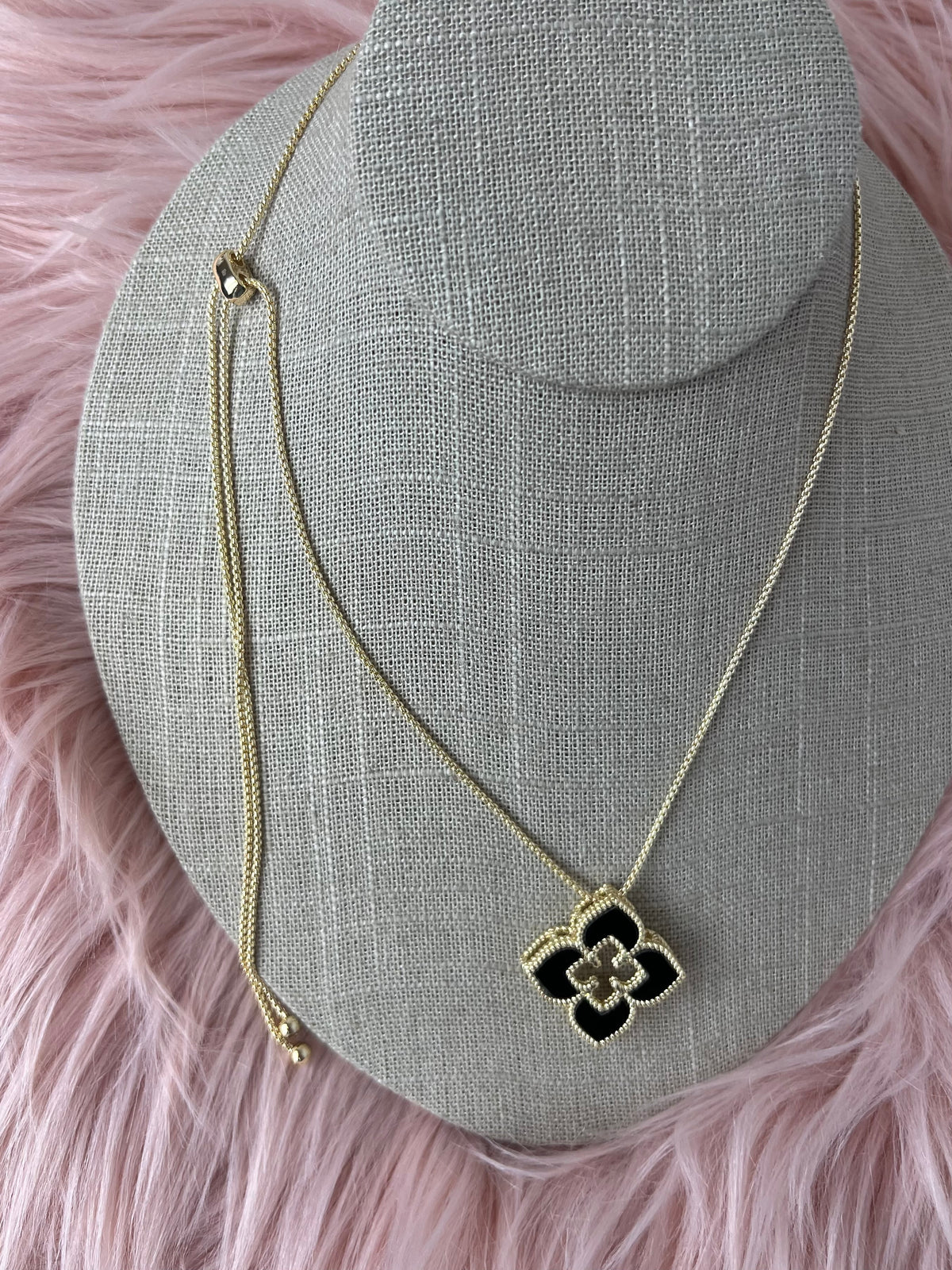 Rae & Jade THE ICON CLOVER NECKLACE - Black
