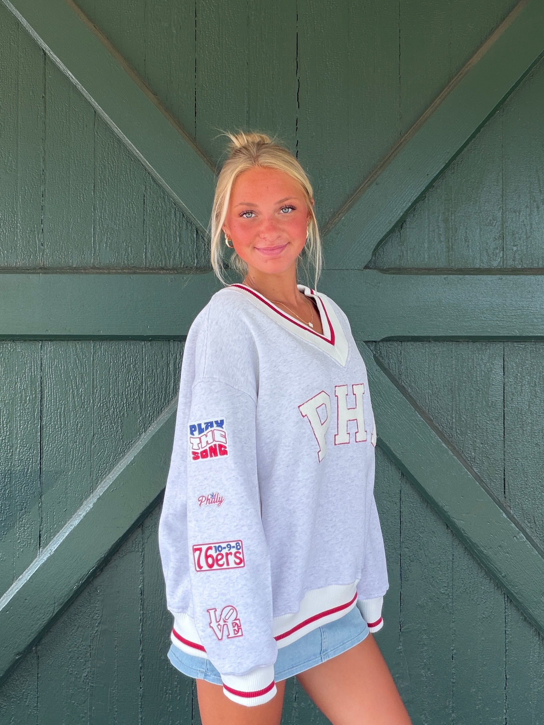 PHI Basketball Women's Sport V-Neck Sweatshirt -76ers