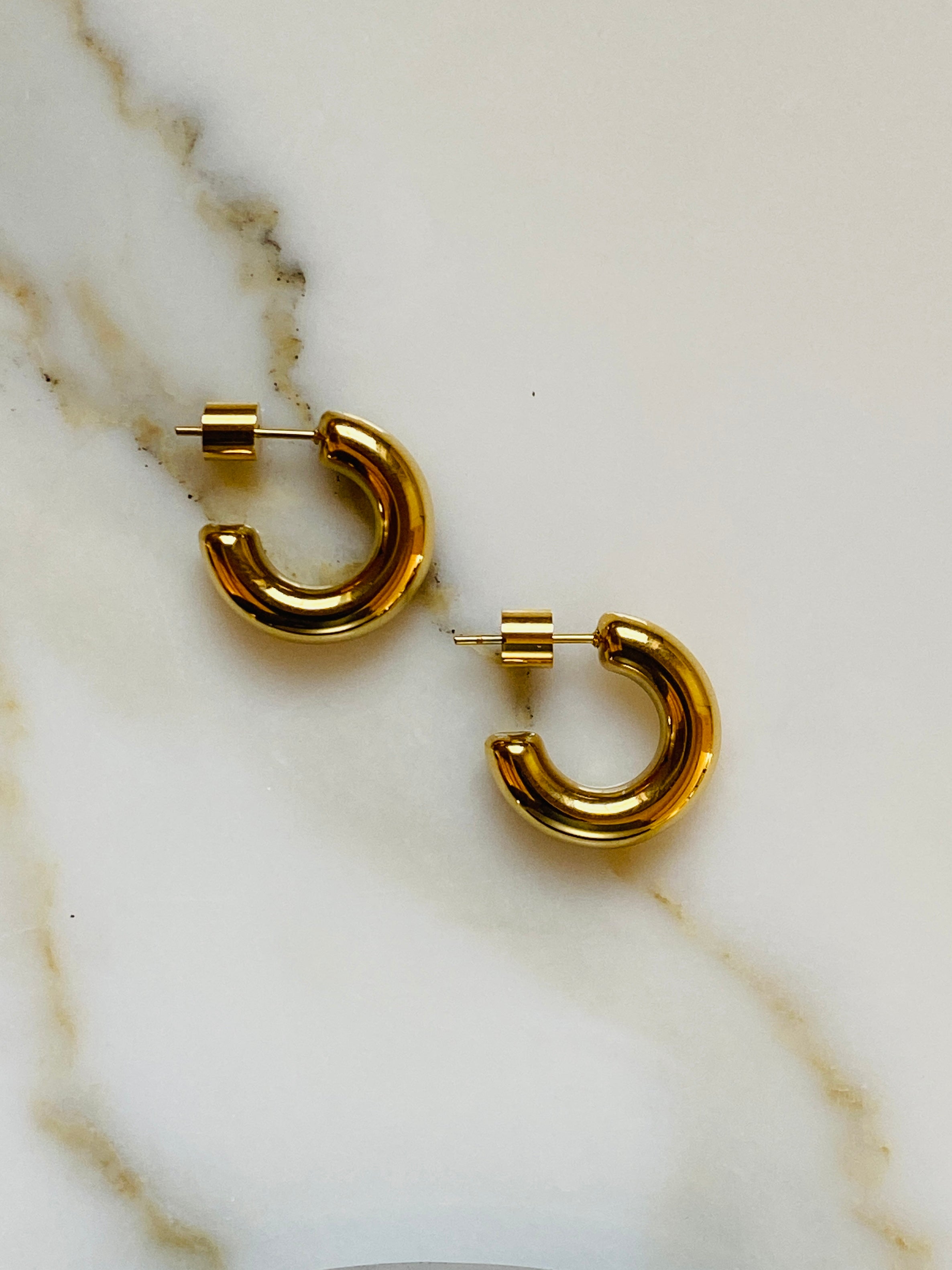 Tazza Gold-Plated Stainless Steel Thick Hoop Earrings – 3/4”Everyday Hoops