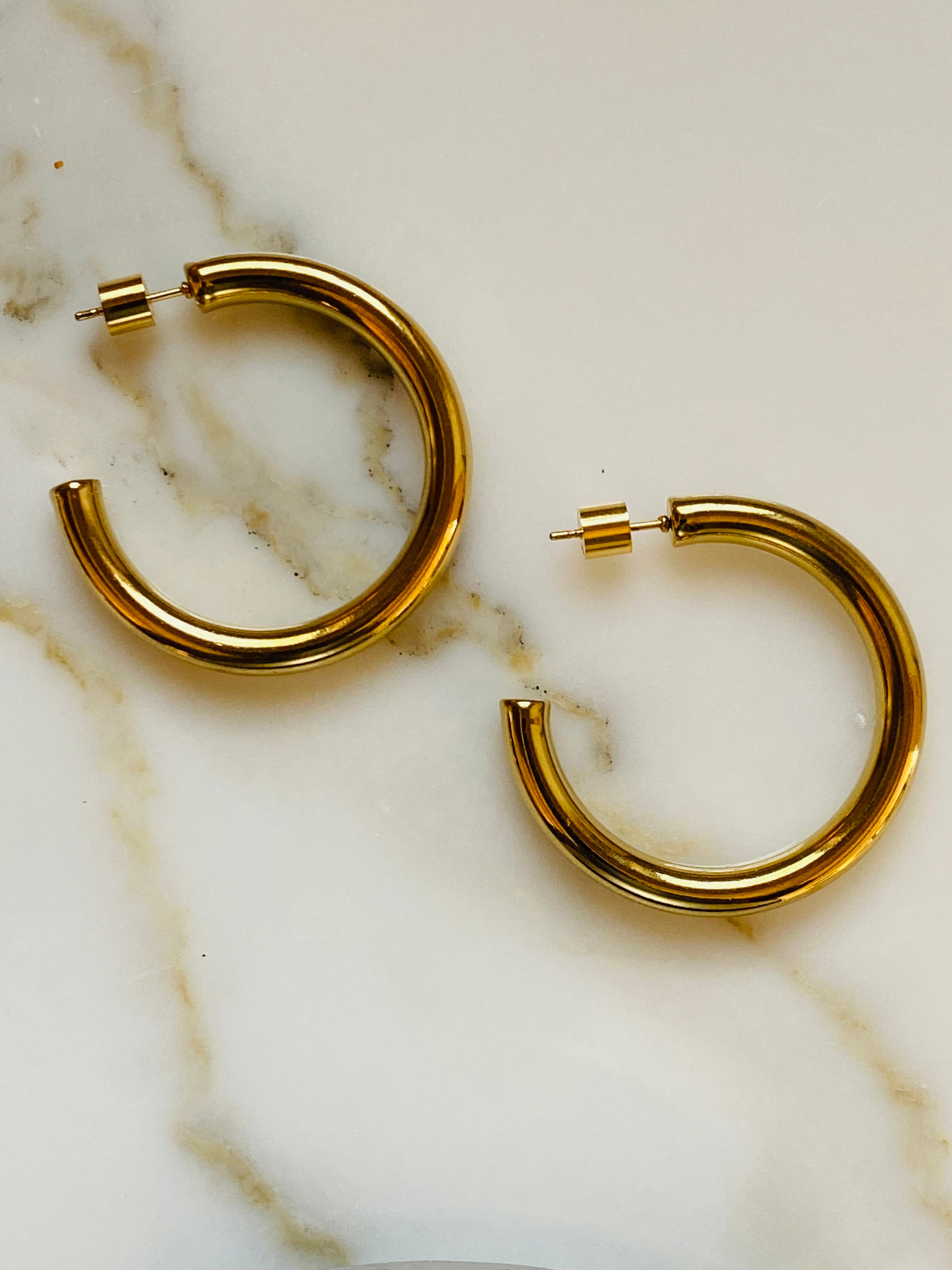 Lyssa Hoop Earrings — Water-Resistant, Tarnish-Resistant Luxury Shine with Comfy Back
1.5"