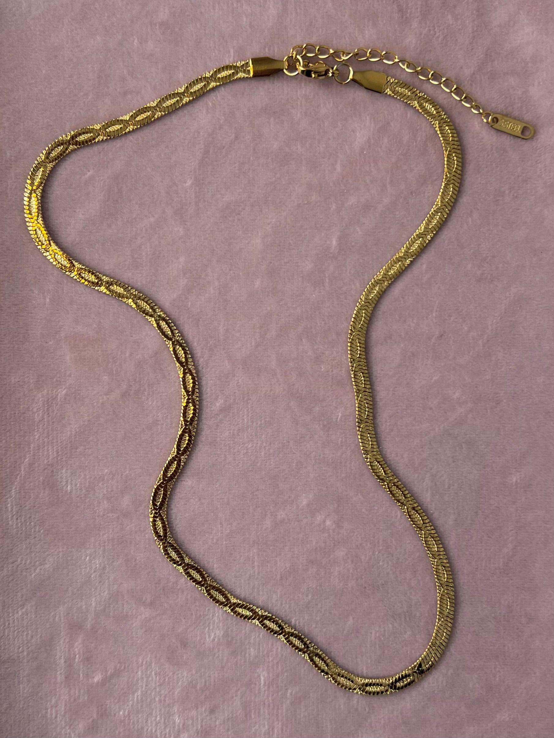 The Maren Wavy Snake Chain Necklace – Water & Tarnish Resistant