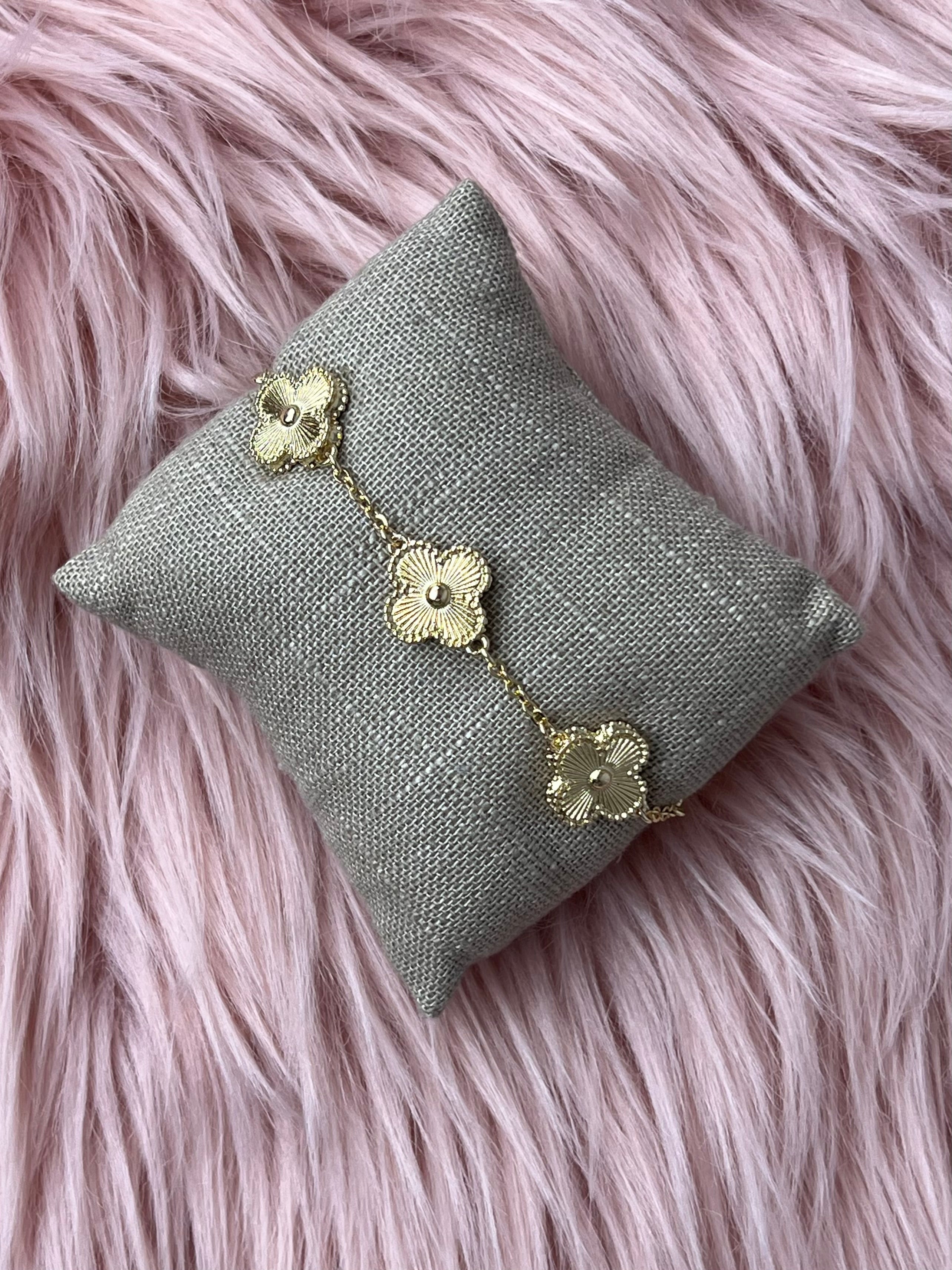 Gold Clover Link Bracelet