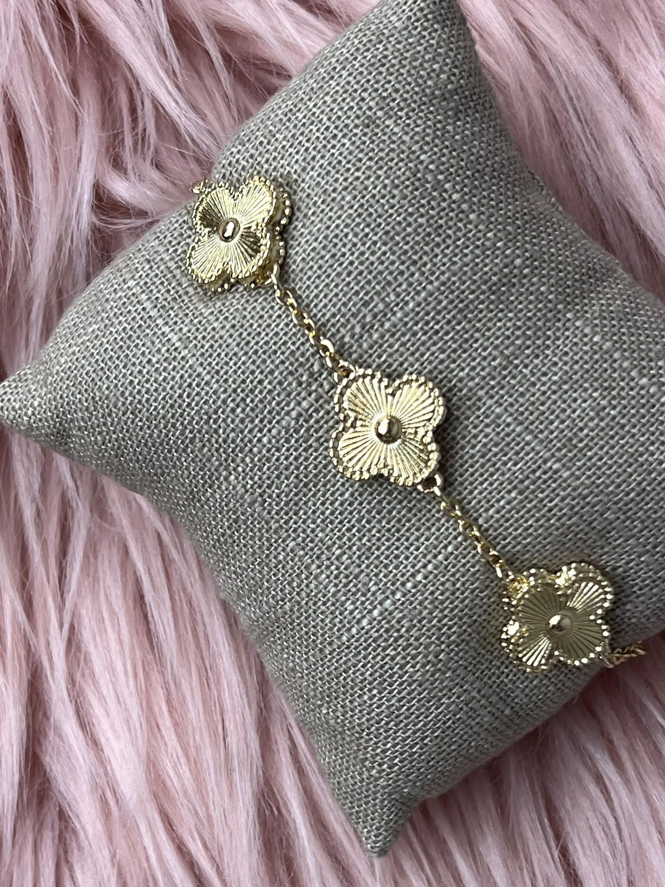 Gold Clover Link Bracelet