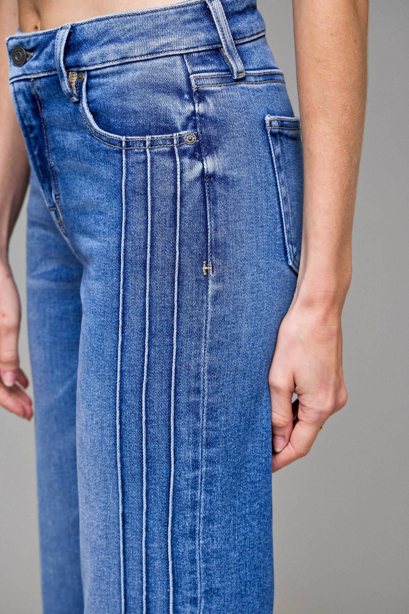 Hidden Happi Mid Rise Pin Tuck Comfort Flare - Dark Wash
