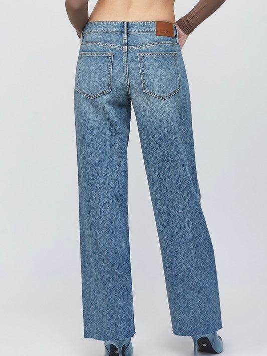 Logan Mid Rise Dad Jean in Medium Wash