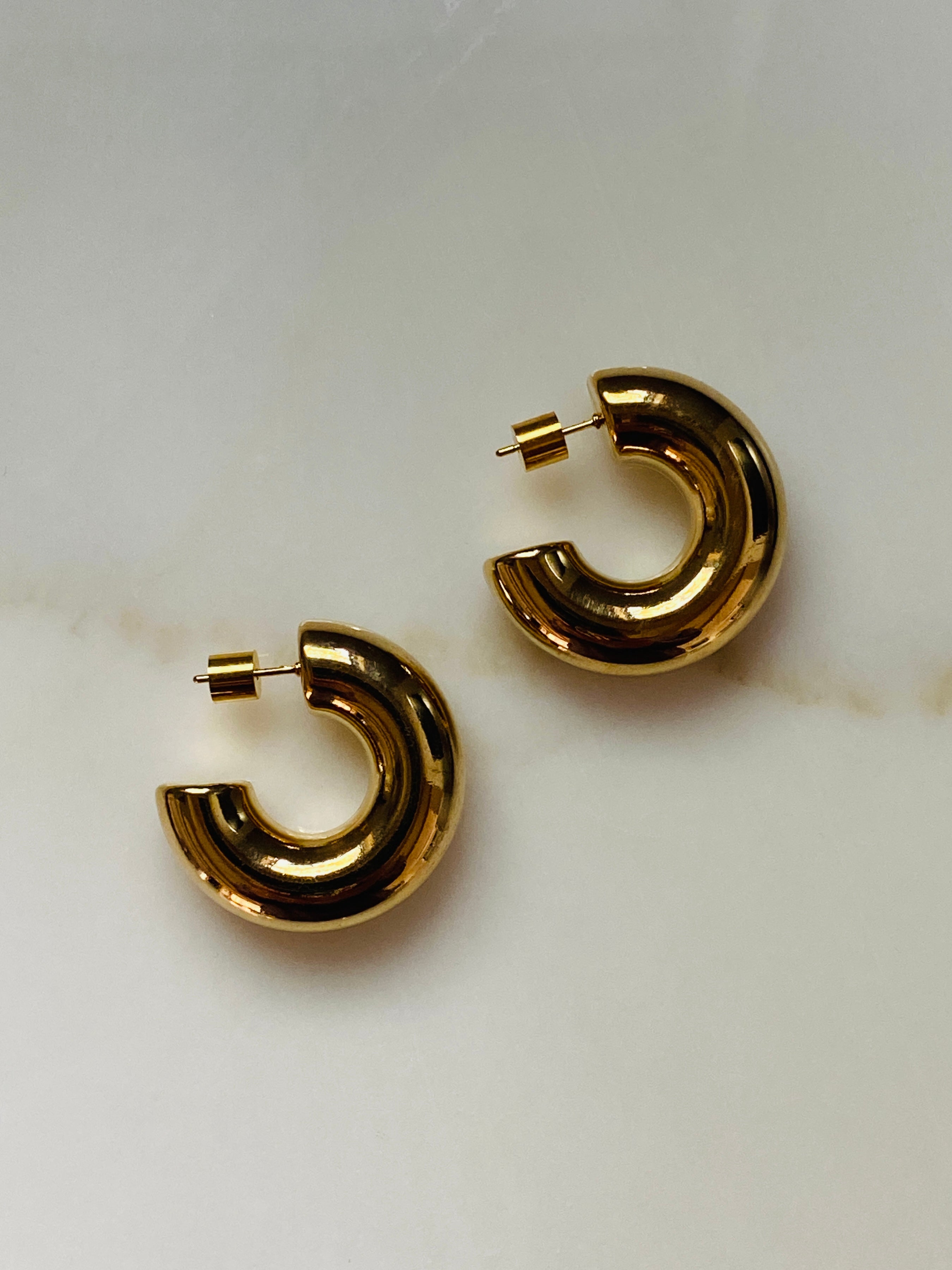 Tazza Stainless Steel Puffy Hoop Earrings – 1” Lightweight Everyday Hoops